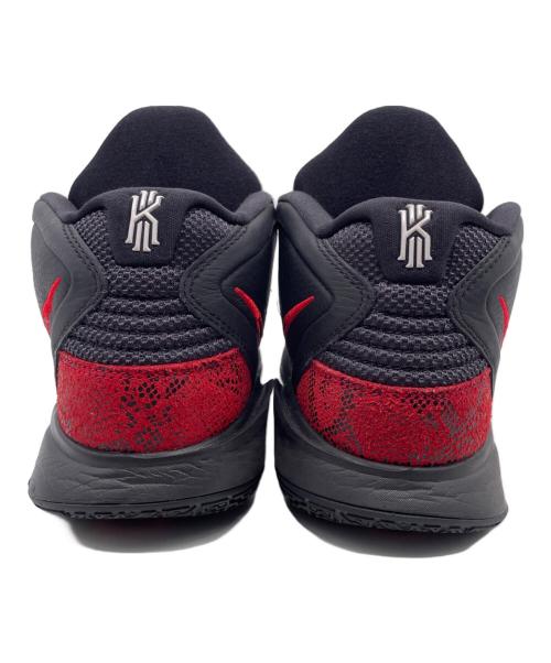 NIKE（ナイキ）NIKE (ナイキ) NIKE ナイキ KYRIE INFINITY EP カイリー インフィニティ EP ブレッド スニーカーバスケットボールシューズ バッシュ ブラック×レッド サイズ:26.0の古着・服飾アイテム