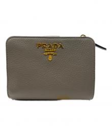 PRADA（プラダ）の古着「2つ折り財布」｜グレー