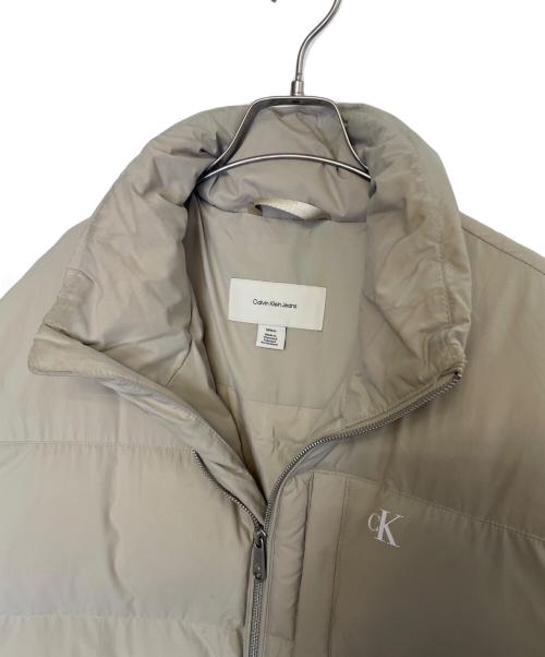 Calvin Klein Jeans（カルバンクラインジーンズ）Calvin Klein Jeans (カルバンクラインジーンズ) Calvin Klein Jeans カルバンクラインジーンズ ダウンジャケット パファージャケット ベージュ サイズ:Sの古着・服飾アイテム