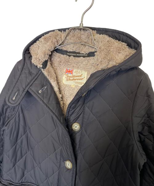 Traditional Weatherwear（トラディショナルウェザーウェア）Traditional Weatherwear (トラディショナルウェザーウェア) Traditional Weatherwear トラディショナルウェザーウェア 中綿 キルティング コート 裏ボア グレー サイズ:36の古着・服飾アイテム