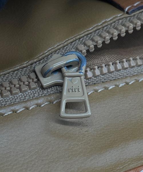 CELINE（セリーヌ）CELINE (セリーヌ) CELINE セリーヌ マカダム柄 ロゴ型押し M06 ショルダーバッグの古着・服飾アイテム