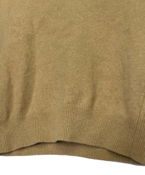 PLAY COMME des GARCONS（プレイコムデギャルソン）PLAY COMME des GARCONS (プレイコムデギャルソン) PLAY COMME des GARCONS プレイコムデギャルソン ブラックハートロゴ Vネック セーター ベージュ サイズ:Sの古着・服飾アイテム