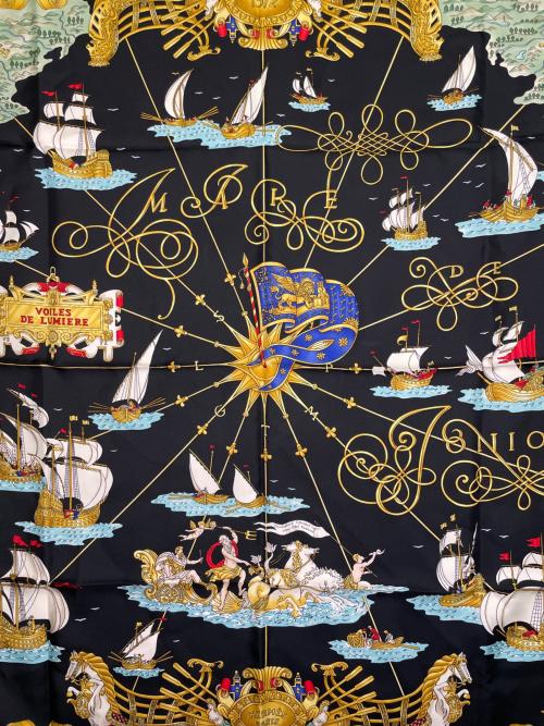 HERMES（エルメス）HERMES (エルメス) HERMES エルメス カレ90 Voiles de Lumiere 光の帆船 シルク100 スカーフ Joachim Metz ヨアヒム メッツ ブラック サイズ:不明の古着・服飾アイテム