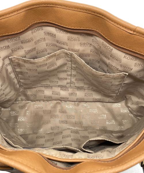 MICHAEL KORS（マイケルコース）MICHAEL KORS (マイケルコース) MICHAEL KORS マイケルコース SADY サディ MKシグネチャー トップジップ トートバッグ ラージ ブラウン×ホワイトの古着・服飾アイテム
