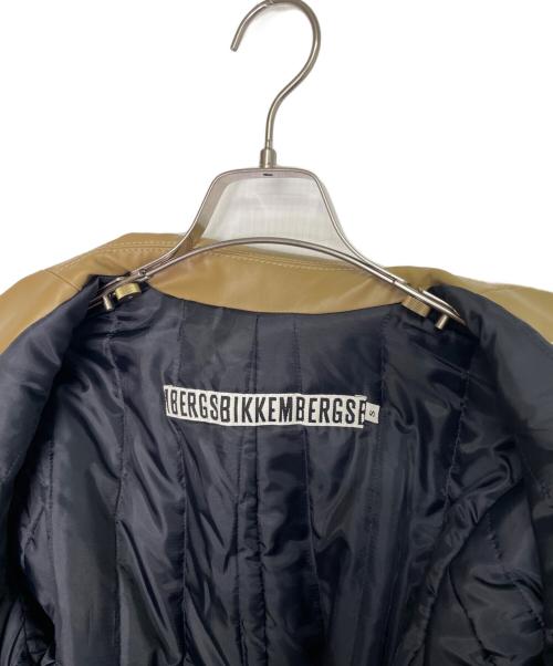 BIKKEMBERGS（ビッケンバーグ）BIKKEMBERGS (ビッケンバーグ) BIKKEMBERGS ビッケンバーグ フェイクレザー ダブルブレスト ピークドラペル テーラードジャケット ベージュ サイズ:Sの古着・服飾アイテム