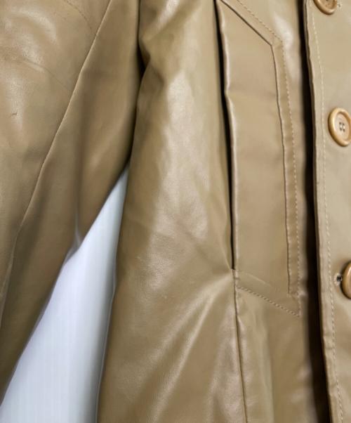 BIKKEMBERGS（ビッケンバーグ）BIKKEMBERGS (ビッケンバーグ) BIKKEMBERGS ビッケンバーグ フェイクレザー ダブルブレスト ピークドラペル テーラードジャケット ベージュ サイズ:Sの古着・服飾アイテム