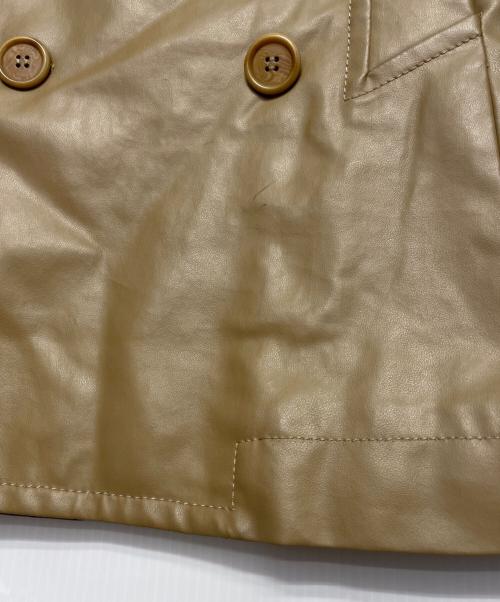 BIKKEMBERGS（ビッケンバーグ）BIKKEMBERGS (ビッケンバーグ) BIKKEMBERGS ビッケンバーグ フェイクレザー ダブルブレスト ピークドラペル テーラードジャケット ベージュ サイズ:Sの古着・服飾アイテム