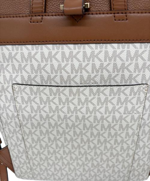 MICHAEL KORS（マイケルコース）MICHAEL KORS (マイケルコース) リュック ホワイト×ブラウンの古着・服飾アイテム