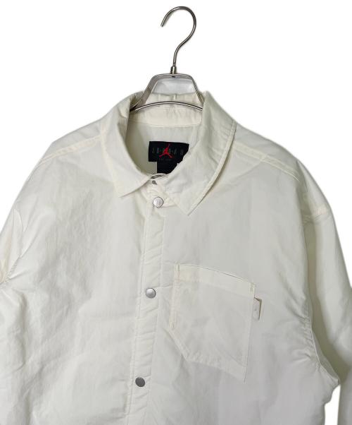 JORDAN BRAND（ジョーダン ブランド）JORDAN BRAND (ジョーダン ブランド) JORDAN BRAND ジョーダン ブランド Jordan Air Button-Down Top 中綿シャツジャケット ホワイト サイズ:Sの古着・服飾アイテム