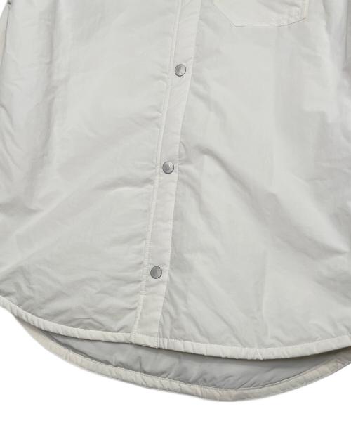 JORDAN BRAND（ジョーダン ブランド）JORDAN BRAND (ジョーダン ブランド) JORDAN BRAND ジョーダン ブランド Jordan Air Button-Down Top 中綿シャツジャケット ホワイト サイズ:Sの古着・服飾アイテム