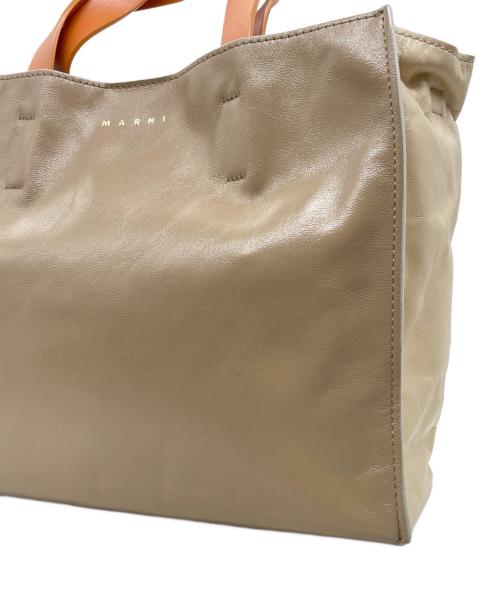 MARNI（マルニ）MARNI (マルニ) MARNI マル二 MUSEO SOFT EW（EAST-WEST）ミュゼオ ソフト SHMP0069 ハンドバッグ ミニトートバッグ 2WAY ショルダーバッグ オレンジ×ブラウンの古着・服飾アイテム