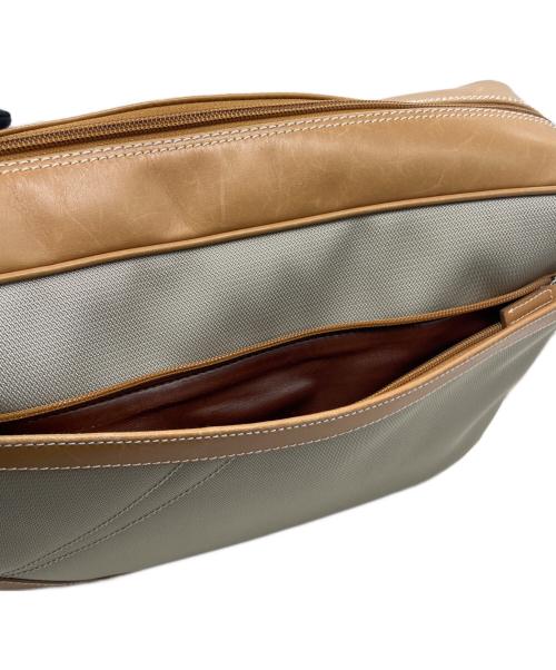 Salvatore Ferragamo（サルヴァトーレ フェラガモ）Salvatore Ferragamo (サルヴァトーレ フェラガモ) Salvatore Ferragamo サルヴァトーレ フェラガモ ナイロンキャンバス メッセンジャーバッグ ショルダーバッグ 3024 グレー×ブラウンの古着・服飾アイテム