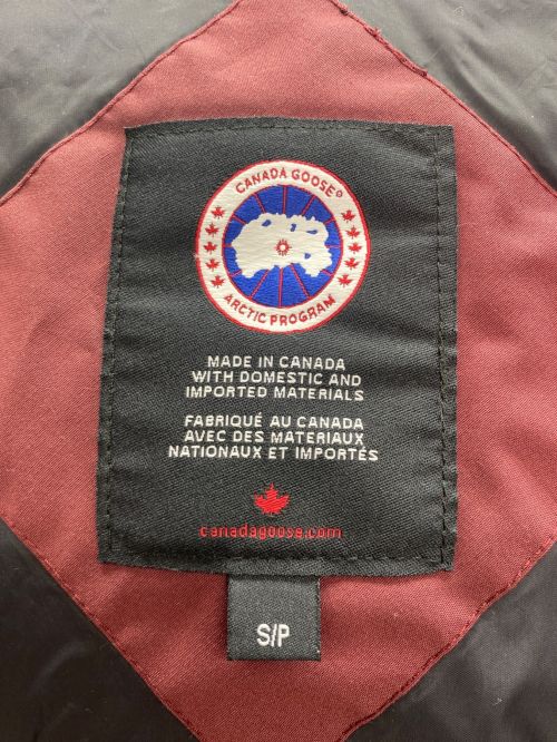 CANADA GOOSE（カナダグース）CANADA GOOSE (カナダグース) ダウンジャケット ボルドー サイズ:Sの古着・服飾アイテム