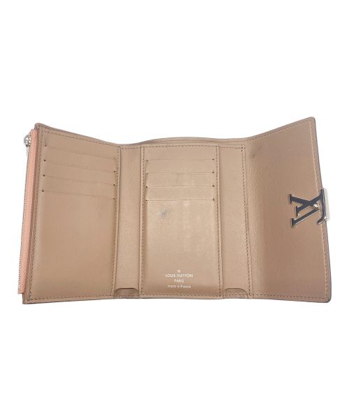 LOUIS VUITTON（ルイ ヴィトン）LOUIS VUITTON (ルイ ヴィトン) LOUIS VUITTON(ルイ ヴィトン) 3つ折り財布 トリヨン ポルトフォイユ カプシーヌ コンパクト ピンクの古着・服飾アイテム
