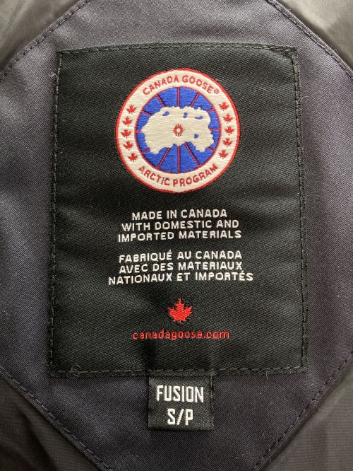 CANADA GOOSE（カナダグース）CANADA GOOSE (カナダグース) ダウンジャケット ネイビー サイズ:Sの古着・服飾アイテム