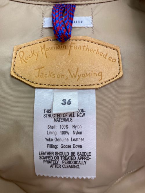 RockyMountainFeatherBed（ロッキーマウンテンフェザーベッド）RockyMountainFeatherBed (ロッキーマウンテンフェザーベッド) ダウンベスト グリーン×ブラウン サイズ:36の古着・服飾アイテム