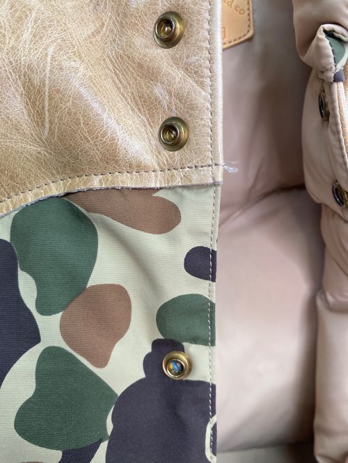 RockyMountainFeatherBed（ロッキーマウンテンフェザーベッド）RockyMountainFeatherBed (ロッキーマウンテンフェザーベッド) ダウンベスト グリーン×ブラウン サイズ:36の古着・服飾アイテム