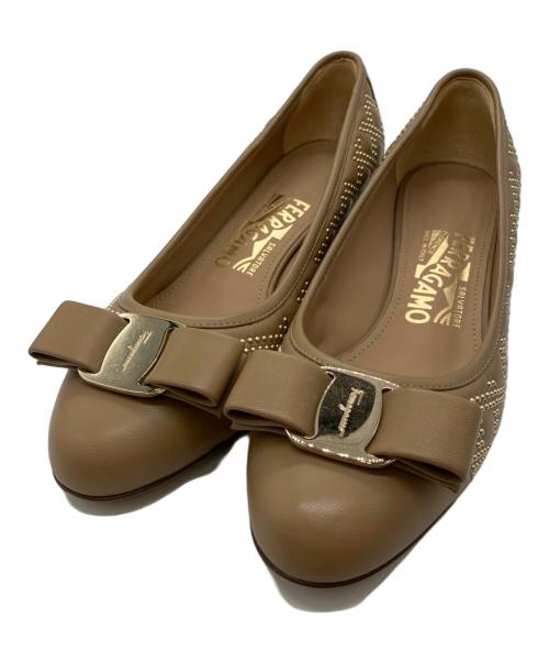 Salvatore Ferragamo（サルヴァトーレ フェラガモ）Salvatore Ferragamo (サルヴァトーレ フェラガモ) パンプス ベージュ サイズ:24の古着・服飾アイテム