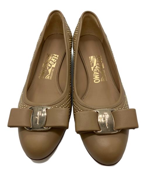 Salvatore Ferragamo（サルヴァトーレ フェラガモ）Salvatore Ferragamo (サルヴァトーレ フェラガモ) パンプス ベージュ サイズ:24の古着・服飾アイテム