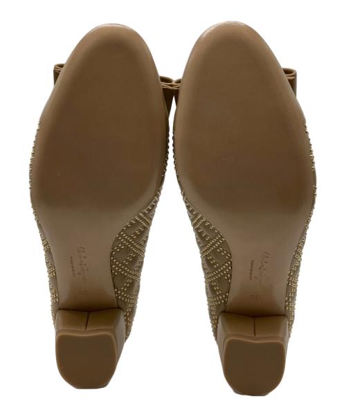 Salvatore Ferragamo（サルヴァトーレ フェラガモ）Salvatore Ferragamo (サルヴァトーレ フェラガモ) パンプス ベージュ サイズ:24の古着・服飾アイテム