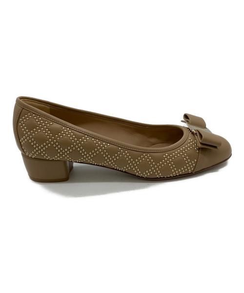 Salvatore Ferragamo（サルヴァトーレ フェラガモ）Salvatore Ferragamo (サルヴァトーレ フェラガモ) パンプス ベージュ サイズ:24の古着・服飾アイテム