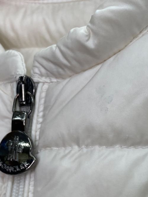 MONCLER（モンクレール）MONCLER (モンクレール) ダウンジャケット キッズ ホワイト サイズ:4 anni 104㎝の古着・服飾アイテム