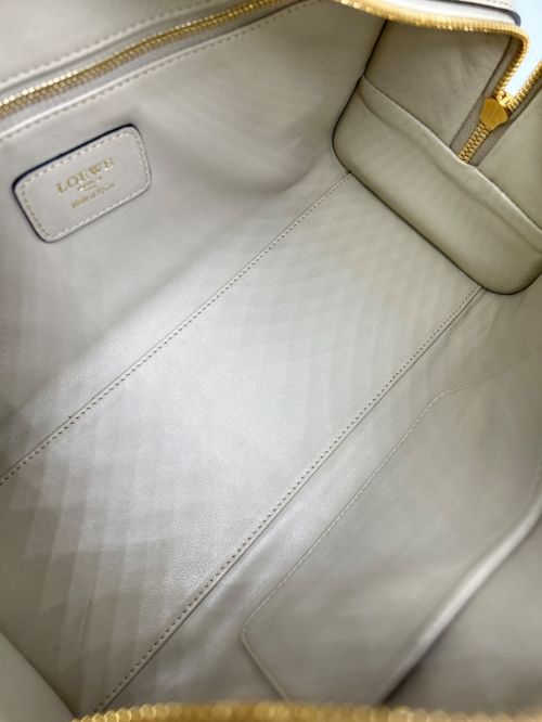 LOEWE（ロエベ）LOEWE (ロエベ) ハンドバッグ アマソナ28 トリコロール ベージュの古着・服飾アイテム