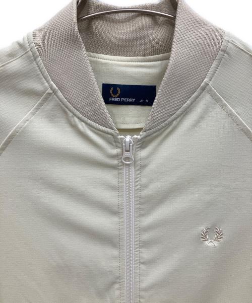 FRED PERRY（フレッドペリー）FRED PERRY (フレッドペリー) ジャケット アイボリー サイズ:Sの古着・服飾アイテム