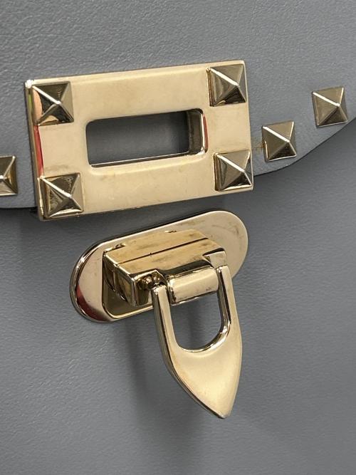 VALENTINO GARAVANI（ヴァレンティノ・ガラヴァーニ）VALENTINO GARAVANI (ヴァレンティノ・ガラヴァーニ) 2WAYショルダーバッグの古着・服飾アイテム