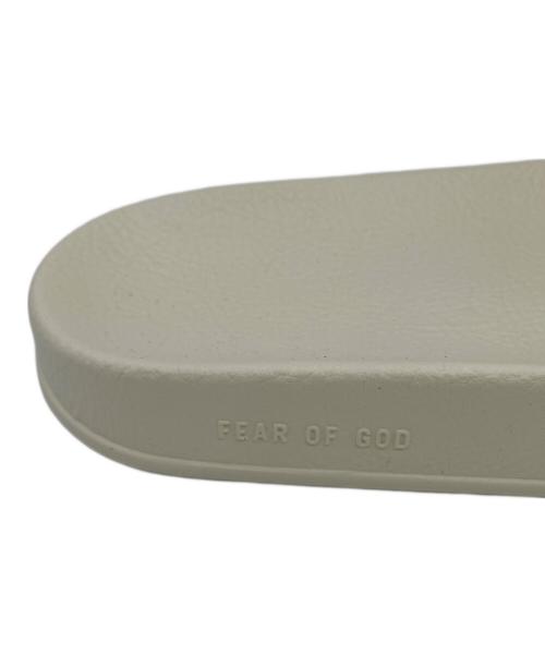 adidas（アディダス）adidas (アディダス) FEAR OF GOD (フィア・オブ・ゴッド) サンダル ホワイト サイズ:26.5 未使用品の古着・服飾アイテム