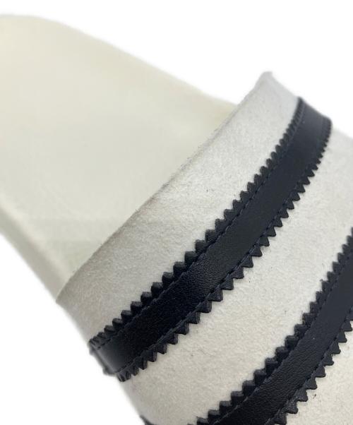 adidas（アディダス）adidas (アディダス) FEAR OF GOD (フィア・オブ・ゴッド) サンダル ホワイト サイズ:26.5 未使用品の古着・服飾アイテム