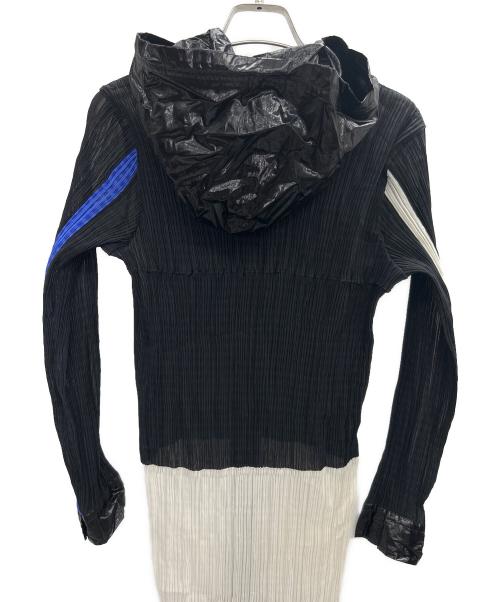 ISSEY MIYAKE（イッセイミヤケ）ISSEY MIYAKE (イッセイミヤケ) フーデッドプリーツワンピース ブラック×ホワイト×ブルー サイズ:Sの古着・服飾アイテム