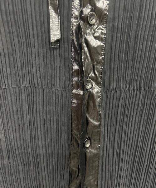 ISSEY MIYAKE（イッセイミヤケ）ISSEY MIYAKE (イッセイミヤケ) フーデッドプリーツワンピース ブラック×ホワイト×ブルー サイズ:Sの古着・服飾アイテム