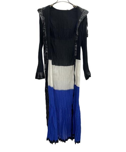 ISSEY MIYAKE（イッセイミヤケ）ISSEY MIYAKE (イッセイミヤケ) フーデッドプリーツワンピース ブラック×ホワイト×ブルー サイズ:Sの古着・服飾アイテム