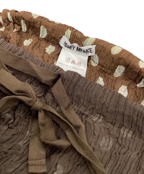 ISSEY MIYAKE（イッセイミヤケ）ISSEY MIYAKE (イッセイミヤケ) プリーツスカート ブラウン サイズ:Sの古着・服飾アイテム