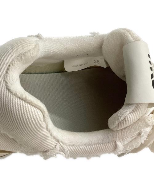 NEW BALANCE（ニューバランス）NEW BALANCE (ニューバランス) MIU MIU (ミュウミュウ) ミュウミュウ × ニューバランス 574 ホワイト サイズ:38の古着・服飾アイテム