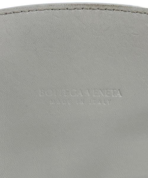 BOTTEGA VENETA（ボッテガベネタ）BOTTEGA VENETA (ボッテガベネタ) ワンショルダーバッグ ホワイトの古着・服飾アイテム