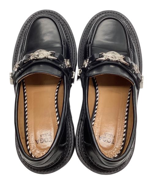 TOGA PULLA（トーガ プルラ）TOGA PULLA (トーガ プルラ) シャークソールバックルローファー ブラック サイズ:38の古着・服飾アイテム