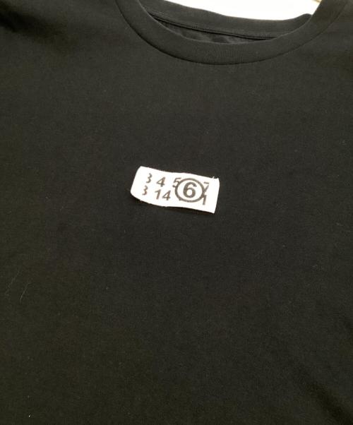 MM6 Maison Margiela（エムエムシックスメゾンマルジェラ）MM6 Maison Margiela (エムエムシックスメゾンマルジェラ) ナンバーロゴTシャツ ブラック サイズ:Lの古着・服飾アイテム