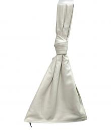 BOTTEGA VENETA（ボッテガベネタ）の古着「ツイストレザークラッチバッグ」｜ホワイト