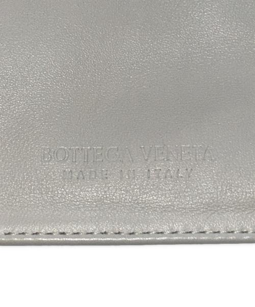 BOTTEGA VENETA（ボッテガベネタ）BOTTEGA VENETA (ボッテガベネタ) ツイストレザークラッチバッグ ホワイトの古着・服飾アイテム