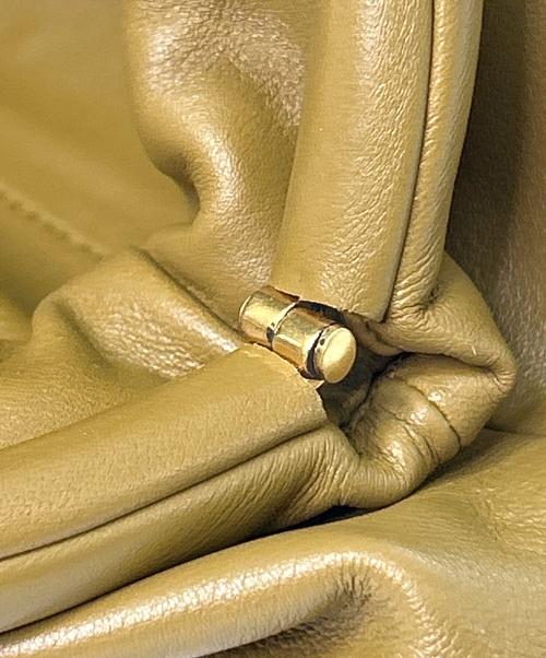 BOTTEGA VENETA（ボッテガベネタ）BOTTEGA VENETA (ボッテガベネタ) ミニショルダーポーチ ブラウンの古着・服飾アイテム