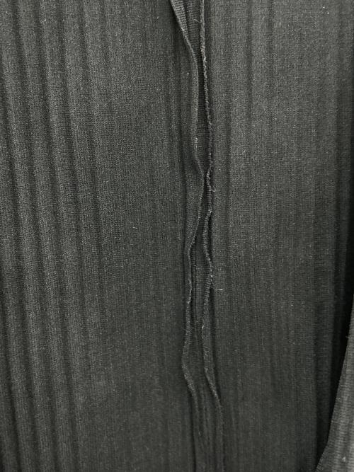 ISSEY MIYAKE me（イッセイ ミヤケ ミー）ISSEY MIYAKE me (イッセイ ミヤケ ミー) プリーツカーディガン ブラック サイズ:　の古着・服飾アイテム