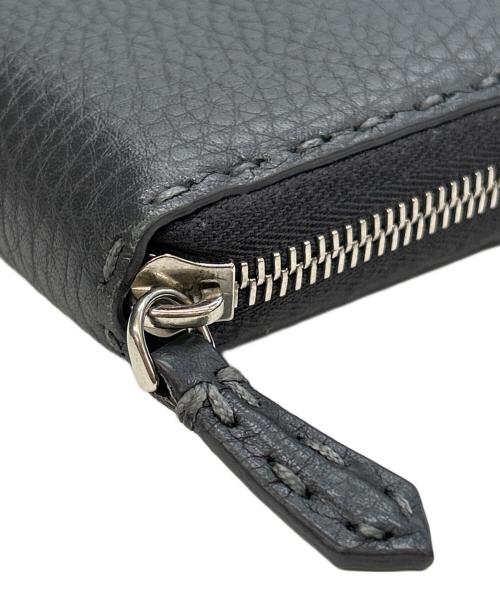 FENDI（フェンディ）FENDI (フェンディ) ラウンドファスナー長財布の古着・服飾アイテム