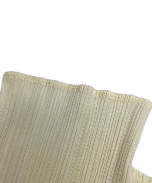 ISSEY MIYAKE（イッセイミヤケ）ISSEY MIYAKE (イッセイミヤケ) プリーツノースリーブカットソー アイボリー サイズ:Mの古着・服飾アイテム