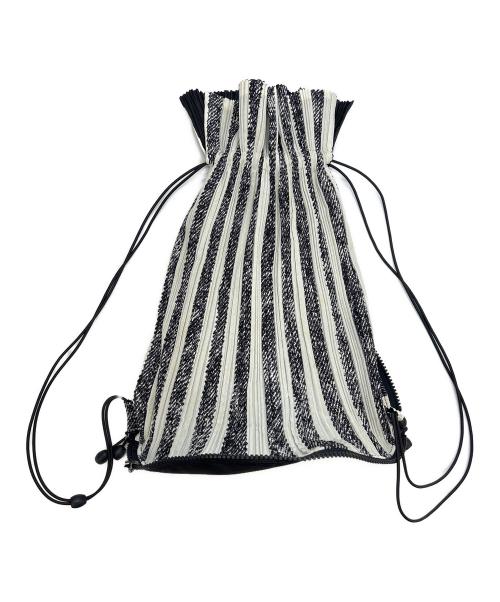 PLEATS PLEASE（プリーツプリーズ）PLEATS PLEASE (プリーツプリーズ) プリーツ巾着バッグ ホワイト×ブラックの古着・服飾アイテム