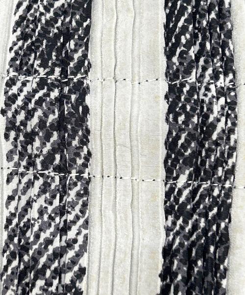 PLEATS PLEASE（プリーツプリーズ）PLEATS PLEASE (プリーツプリーズ) プリーツ巾着バッグ ホワイト×ブラックの古着・服飾アイテム