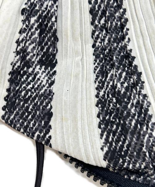 PLEATS PLEASE（プリーツプリーズ）PLEATS PLEASE (プリーツプリーズ) プリーツ巾着バッグ ホワイト×ブラックの古着・服飾アイテム