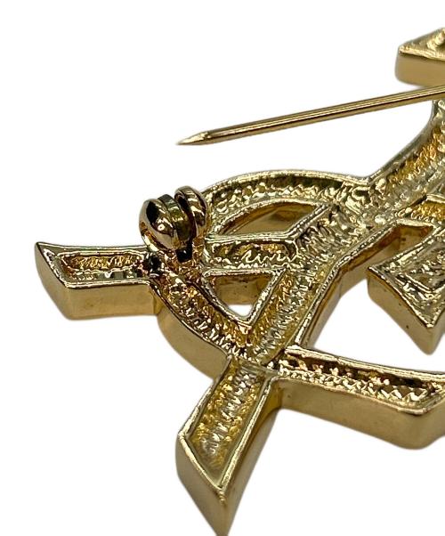 Yves Saint Laurent（イヴサンローラン）Yves Saint Laurent (イヴサンローラン) ロゴブローチ ゴールドカラーの古着・服飾アイテム