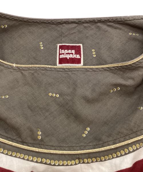 ISSEY MIYAKE（イッセイミヤケ）ISSEY MIYAKE (イッセイミヤケ) 総柄スカート グレー×レッド サイズ:9の古着・服飾アイテム